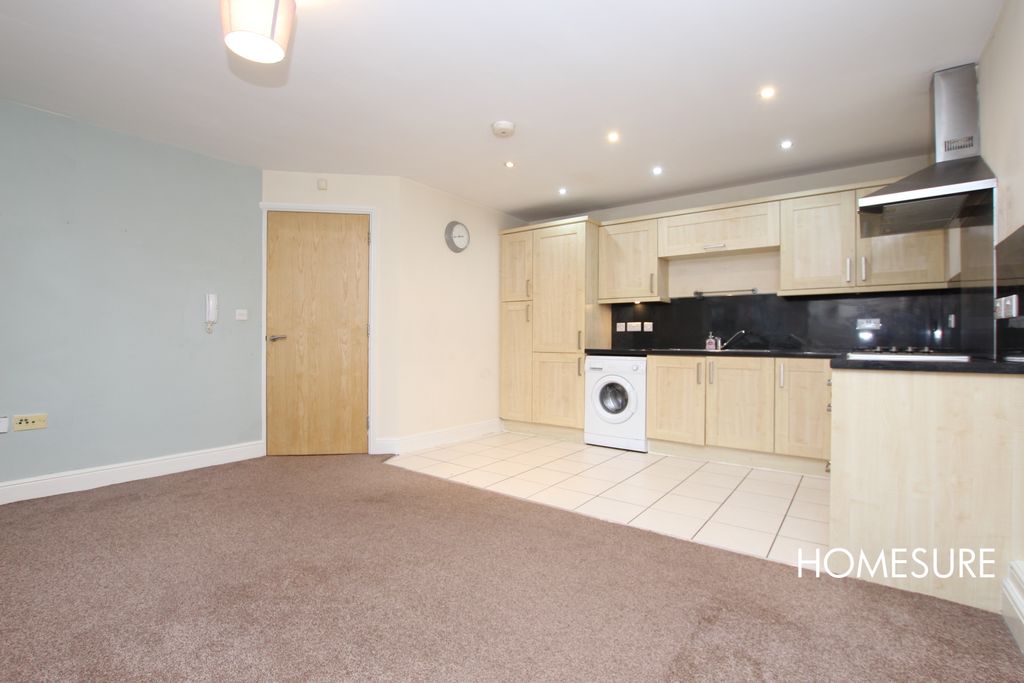 Property photo 3 of 9 Photo 03