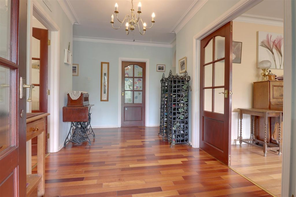 Property photo 3 of 23 Hallway