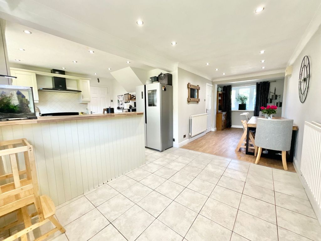 Property photo 2 of 26