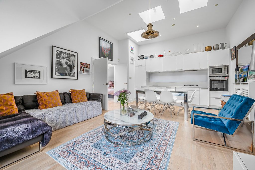 Property photo 3 of 12 Picture No. 11