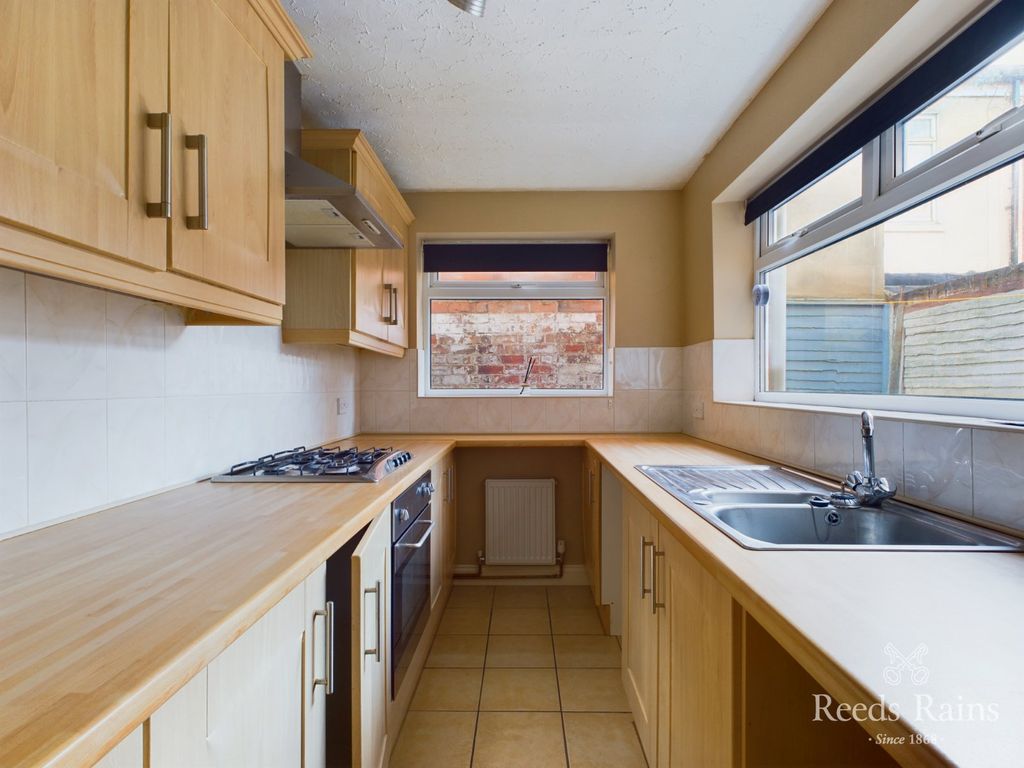 Property photo 2 of 21 Kitchen