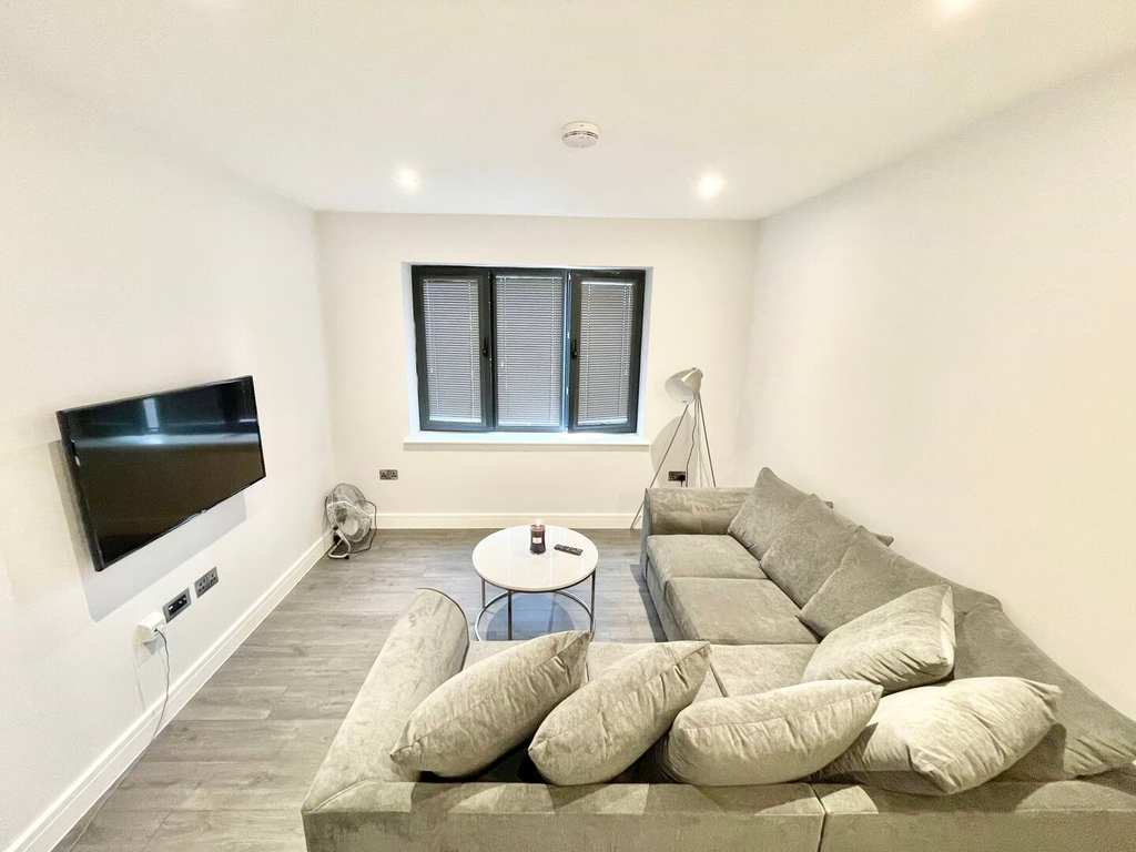 Property photo 2 of 9 7d26F69E-0F64-4E39-A321-7Ae816Eedb3B77