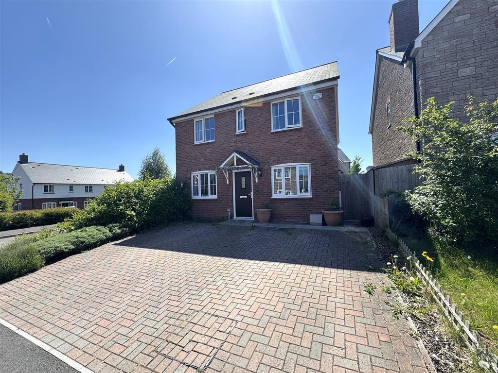 Property photo 1 of 12