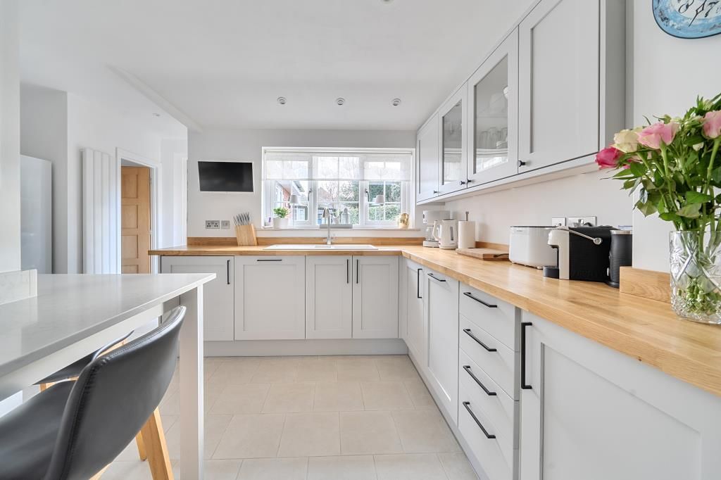 Property photo 2 of 21 Kitchen