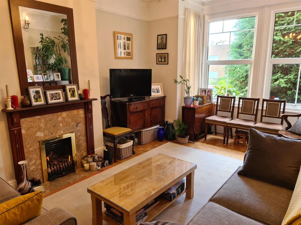 Property photo 1 of 8
