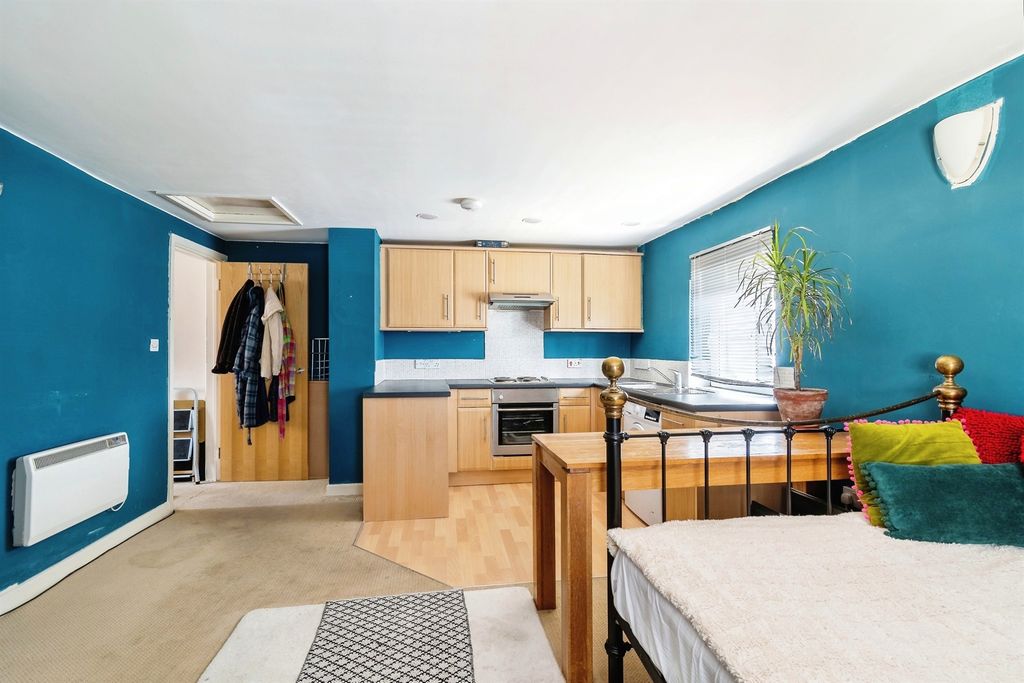 Property photo 3 of 5