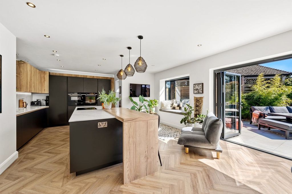 Property photo 1 of 24