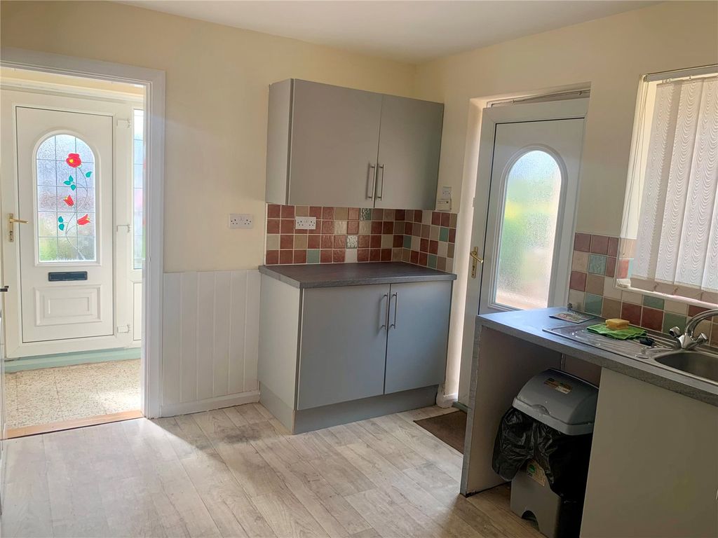 Property photo 3 of 14 Kitchen