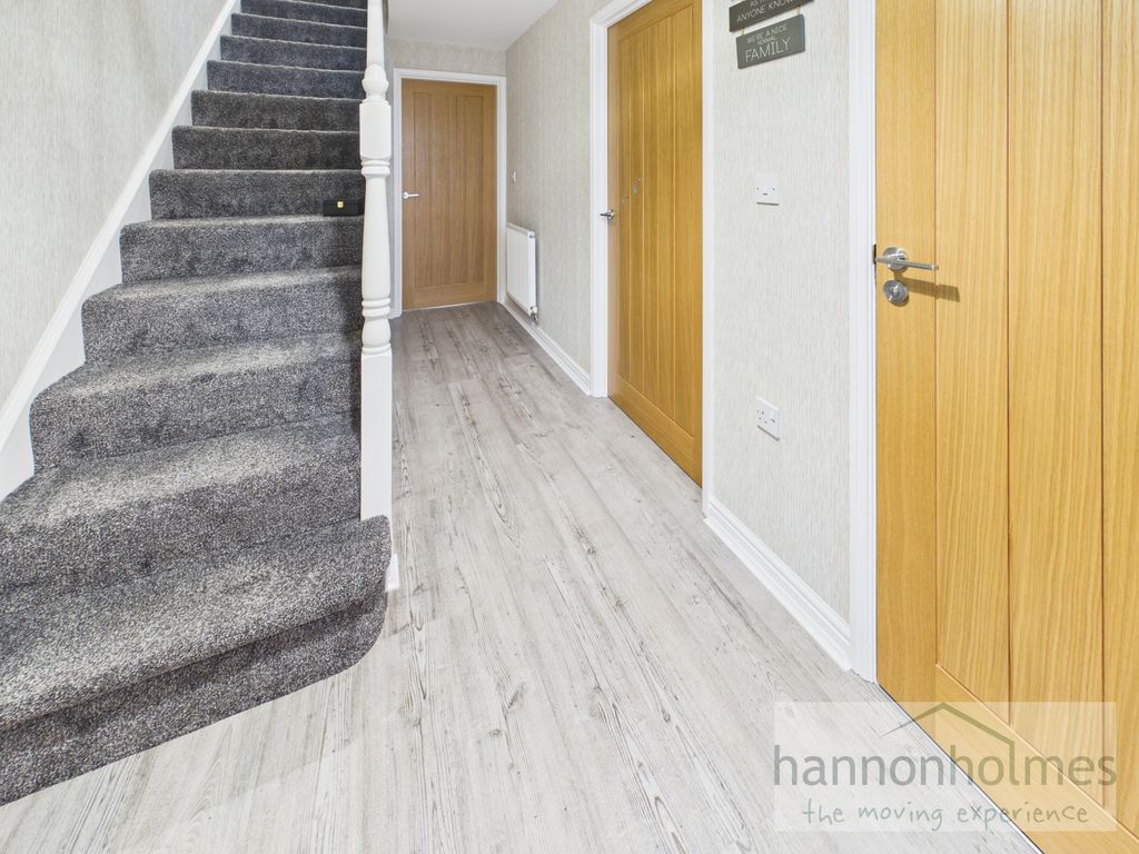 Property photo 3 of 39 Cam05283G0-Pr0228-Still015