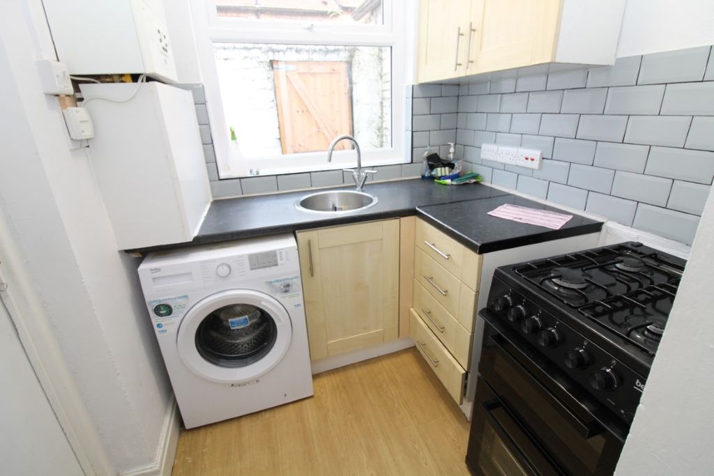 Property photo 2 of 9 Kitchen