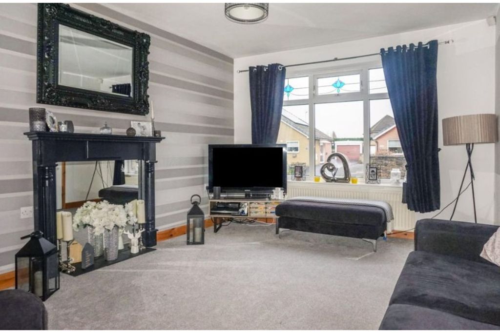 Property photo 2 of 21 Lounge