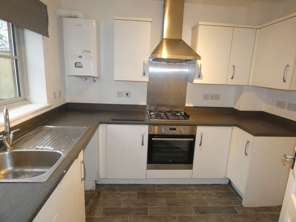 Property photo 3 of 9 Kitchen