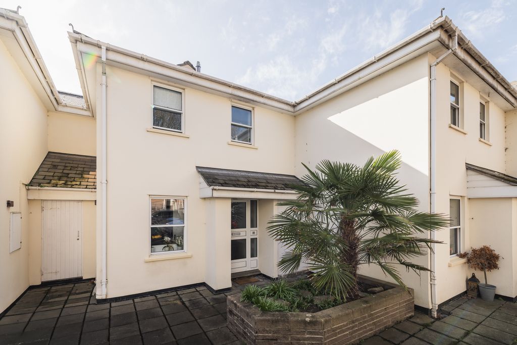 Property photo 2 of 20