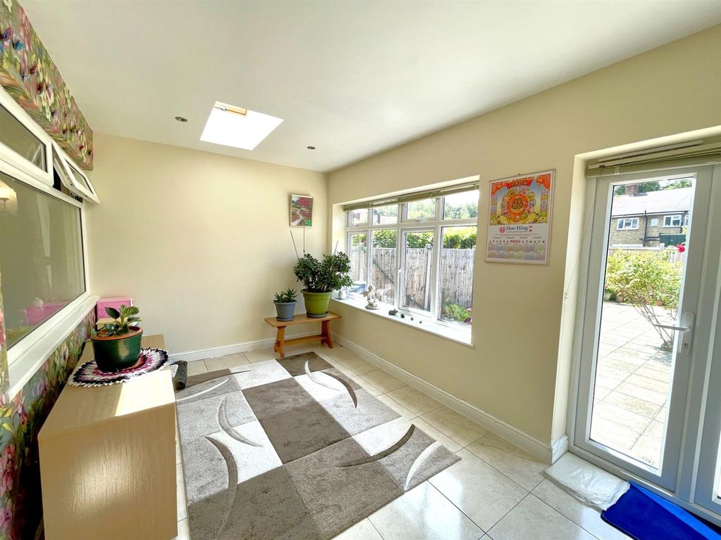 Property photo 3 of 12 Thumbnail_Img_3736.Jpg