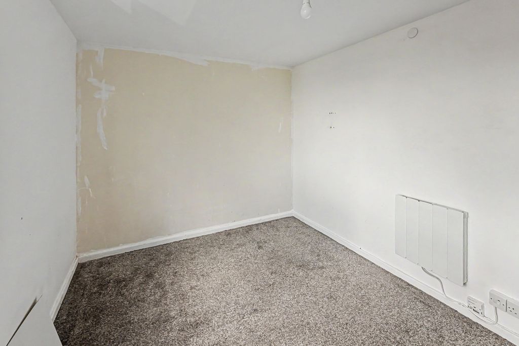 Property photo 2 of 15 Flat 70, Benwell Close, Benwell Grange, Newcastle Upon Tyne, Ne15 6Rz