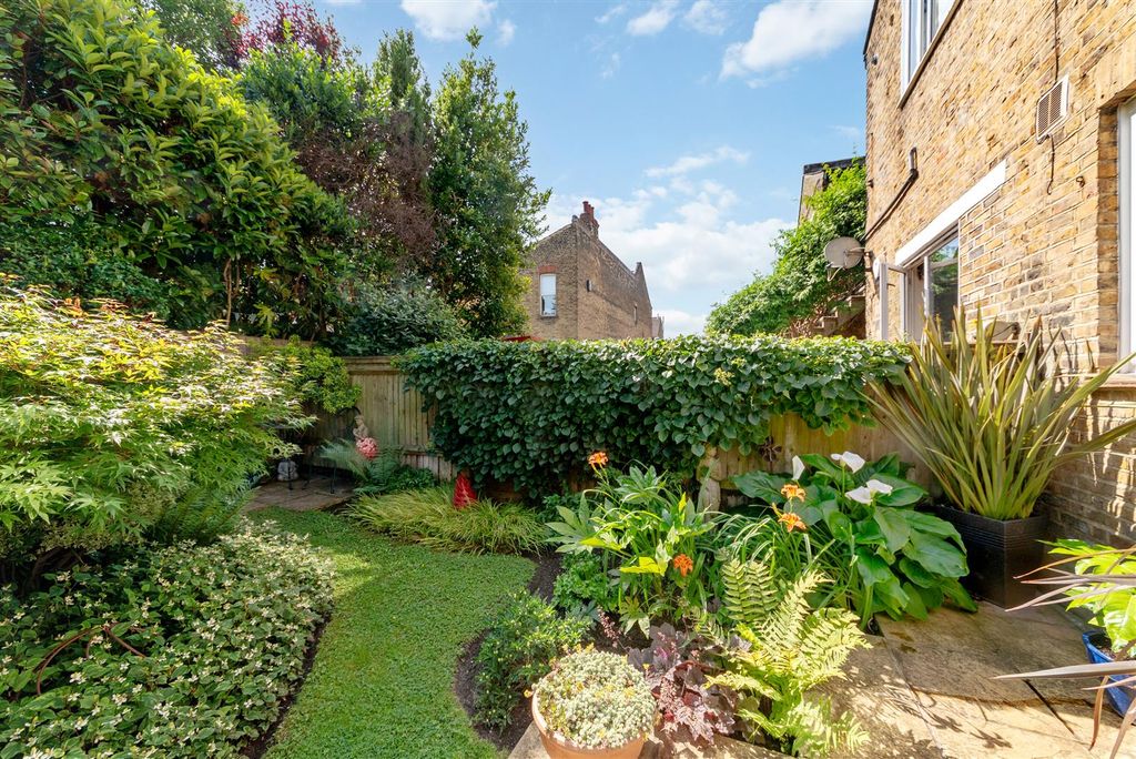 Property photo 3 of 13 Garden