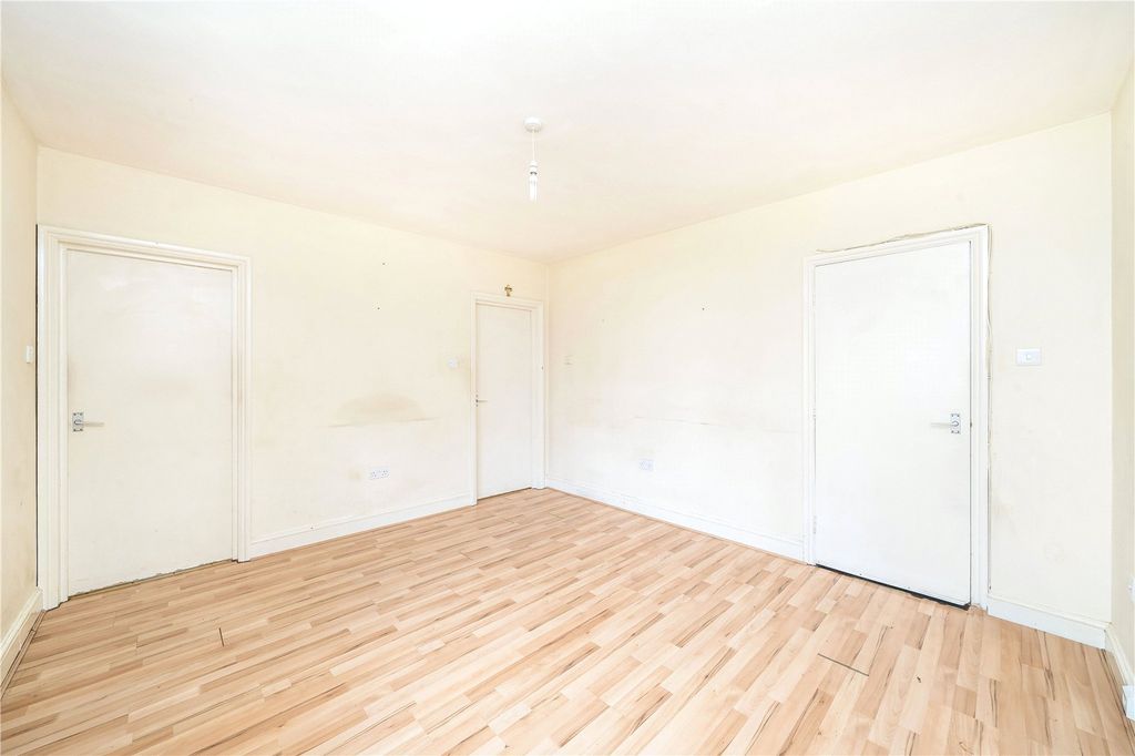 Property photo 2 of 11 Picture No. 18