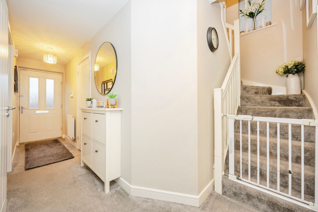 Property photo 2 of 15 Hallway