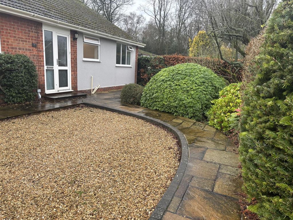 Property photo 2 of 24 Pereers Parking.Jpg