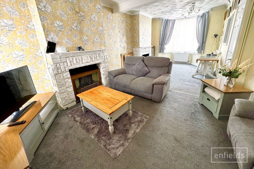 Property photo 2 of 14