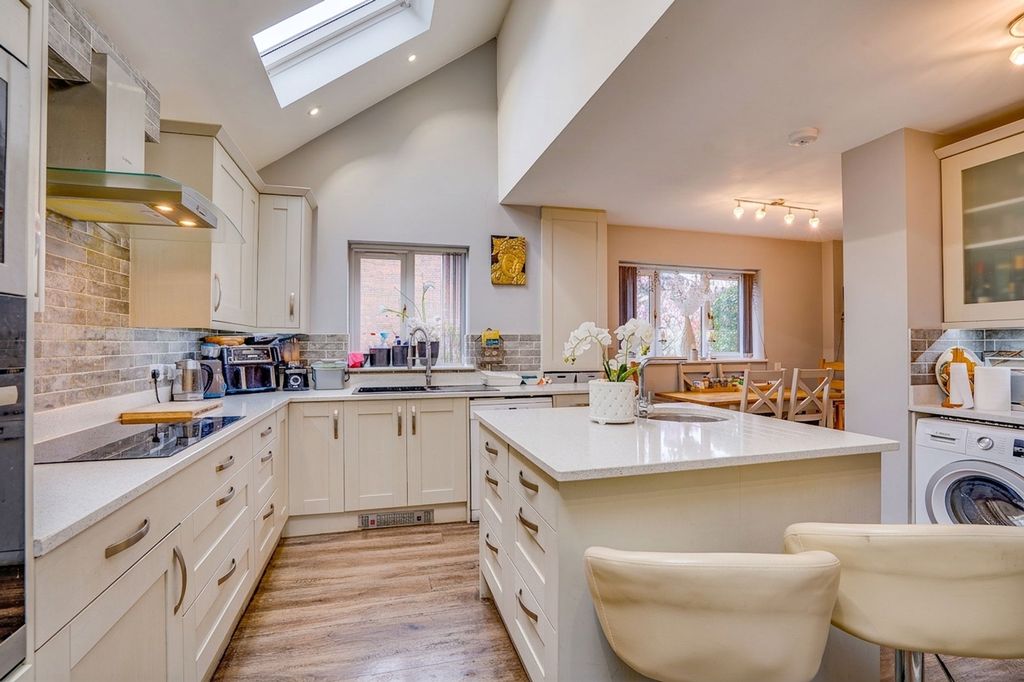 Property photo 2 of 20