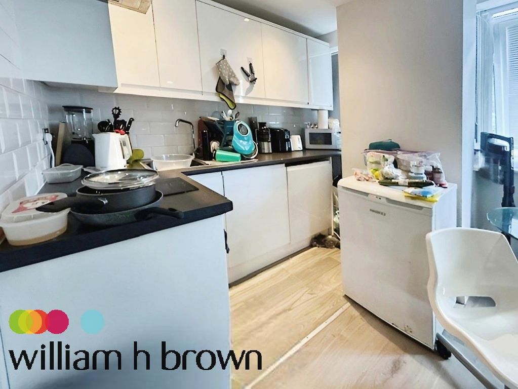 Property photo 3 of 4 Kitchen