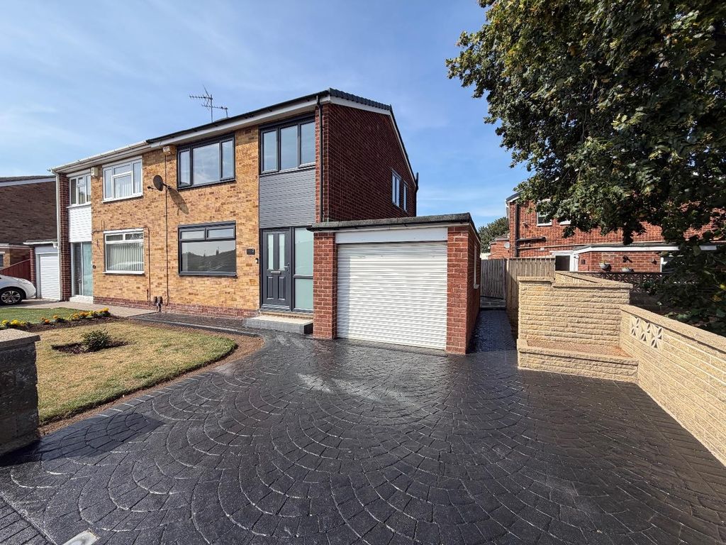 Property photo 1 of 16 External