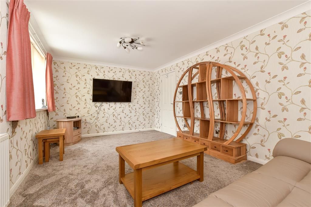 Property photo 3 of 15 Lounge