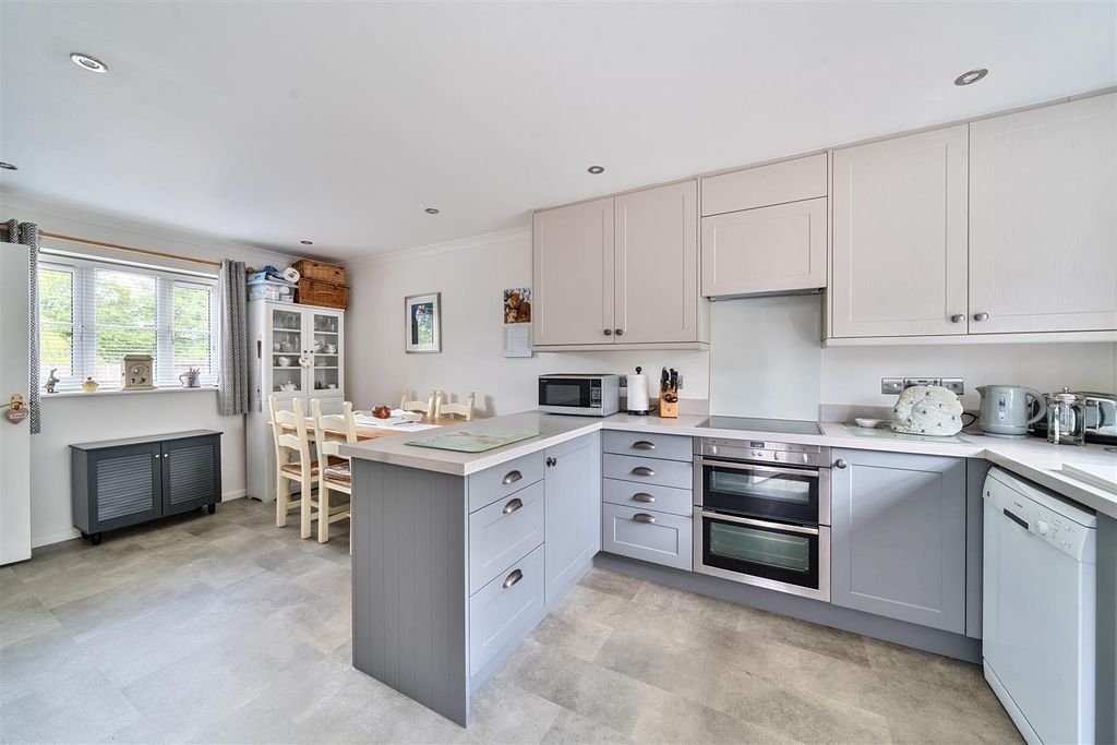 Property photo 3 of 16 Kitchen/Breakfast Room