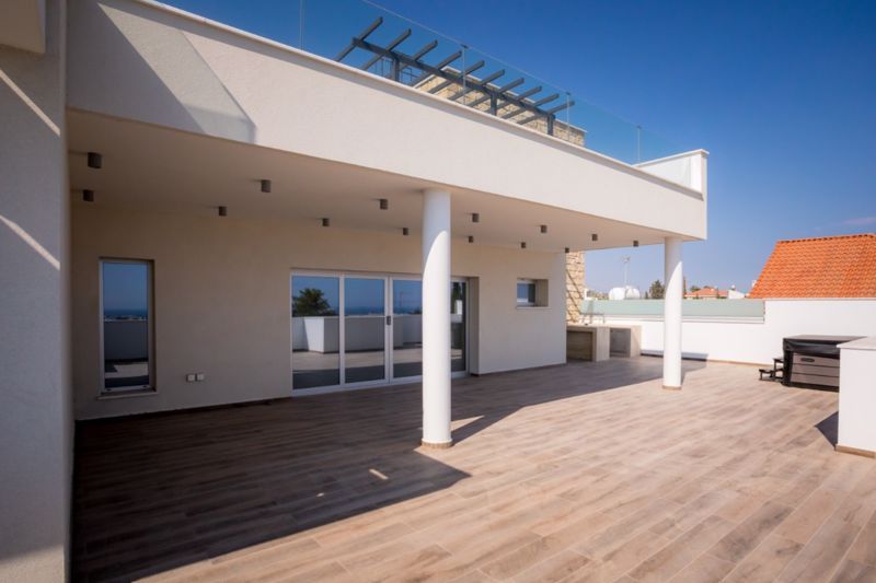 Property photo 1 of 27 Large Veranda