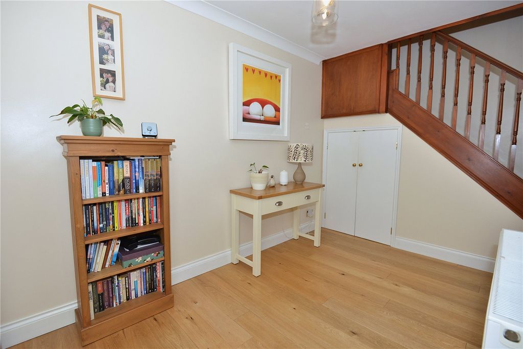 Property photo 3 of 21 Entrance Hall