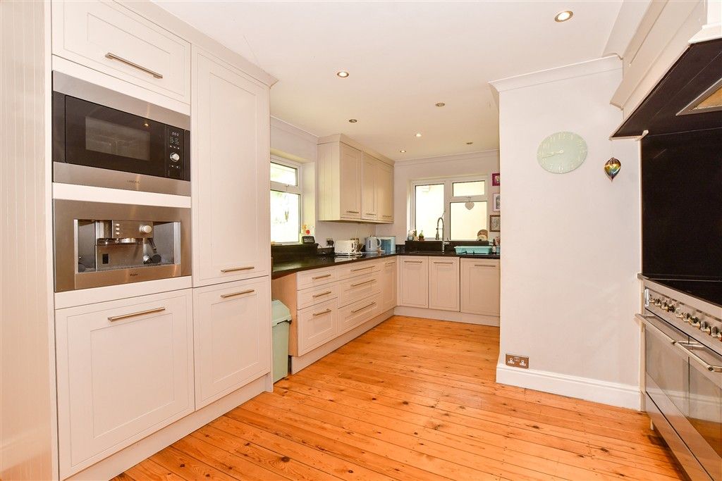 Property photo 3 of 21 Kitchen