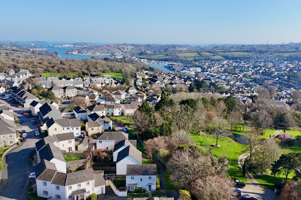 Property photo 2 of 18