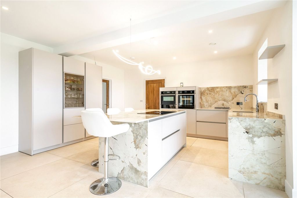 Property photo 2 of 15 Picture 2