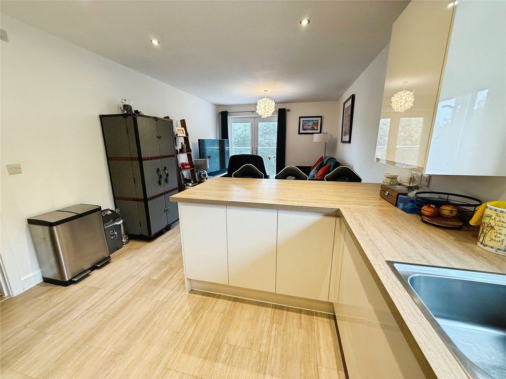 Property photo 3 of 9 Kitchen