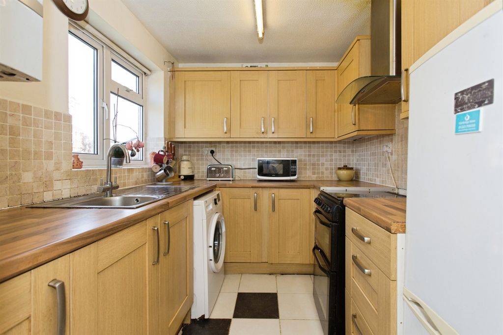 Property photo 3 of 12