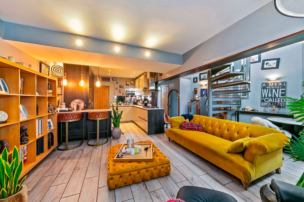 Property photo 2 of 15