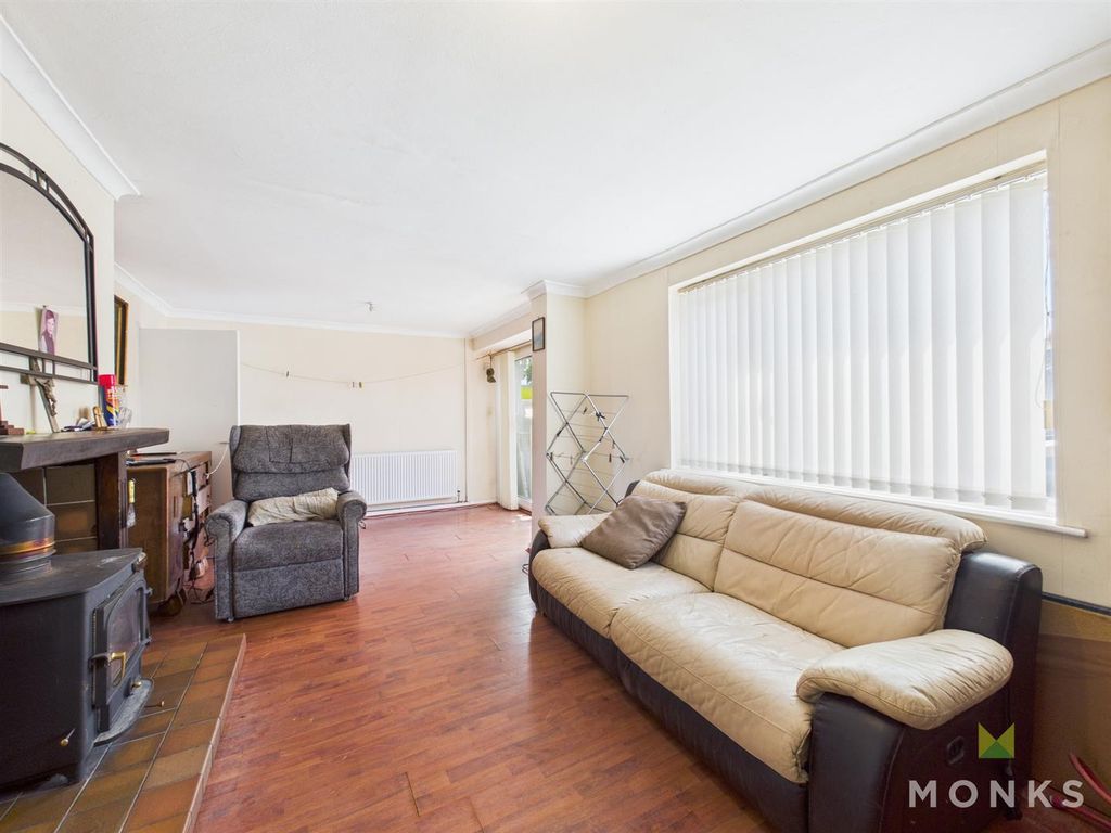 Property photo 2 of 13 Cam01420G0-Pr0715-Still001.Jpg