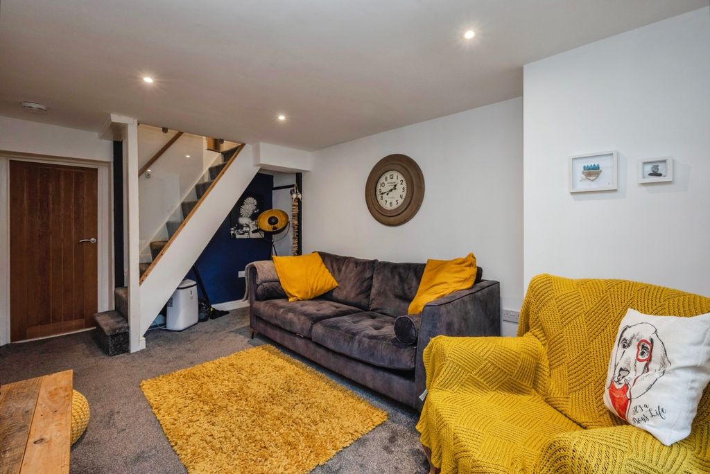 Property photo 2 of 10 Pbox-Img.Jpg