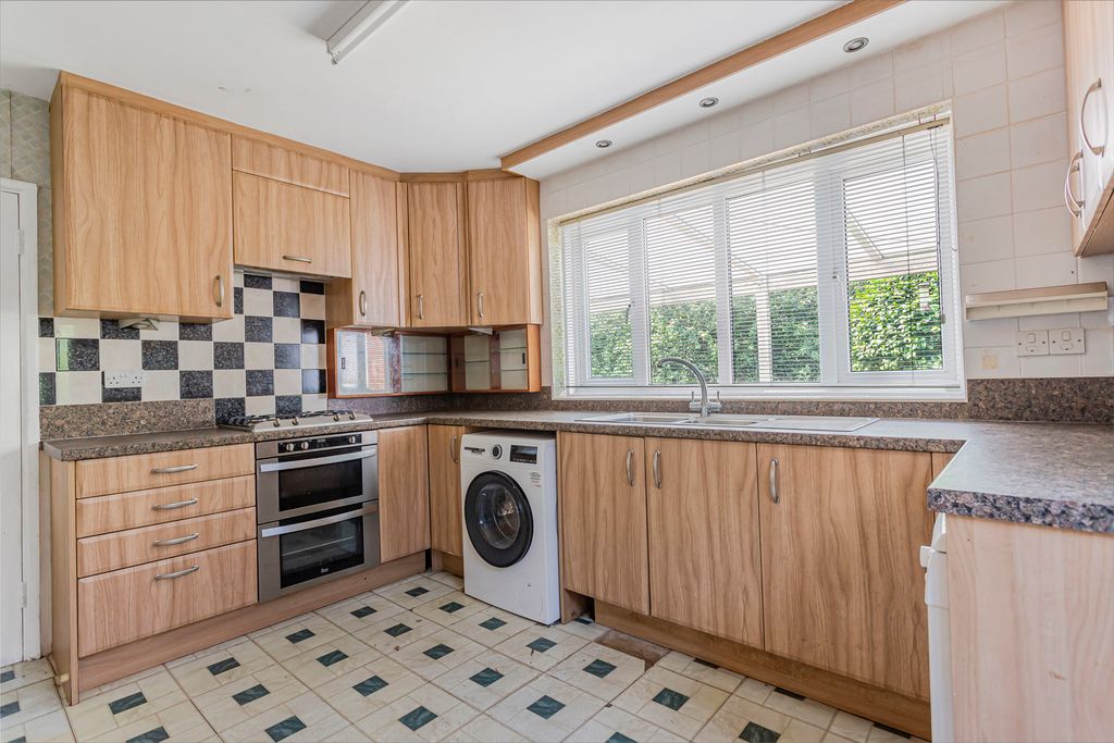 Property photo 3 of 21 Kitchen