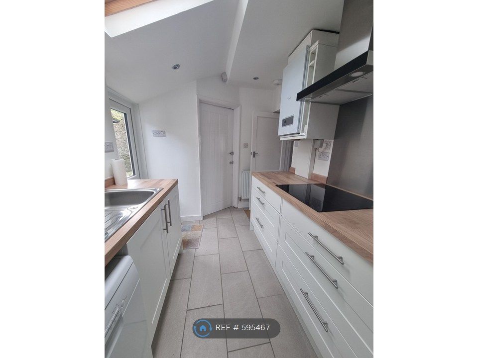 Property photo 3 of 14 Kitchen
