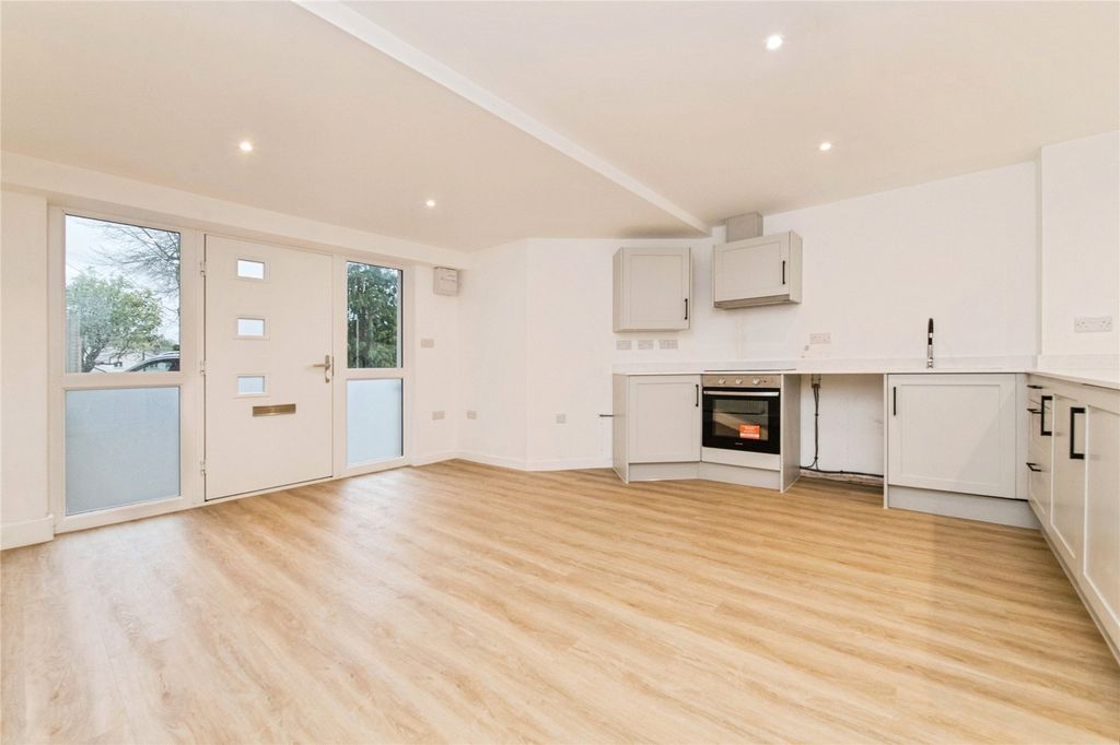 Property photo 2 of 14 Picture No. 02