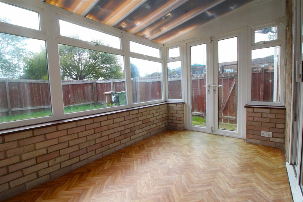 Property photo 3 of 12 Conservatory.Jpg