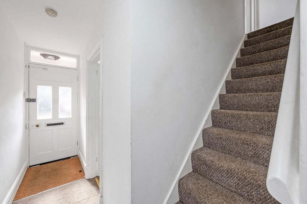 Property photo 3 of 13 Kirdford Road, 36-001.Jpg