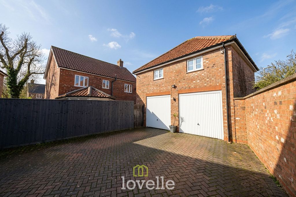Property photo 3 of 38
