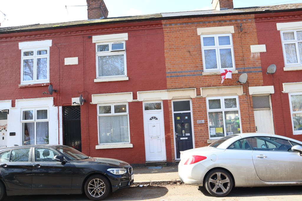 Property photo 2 of 39