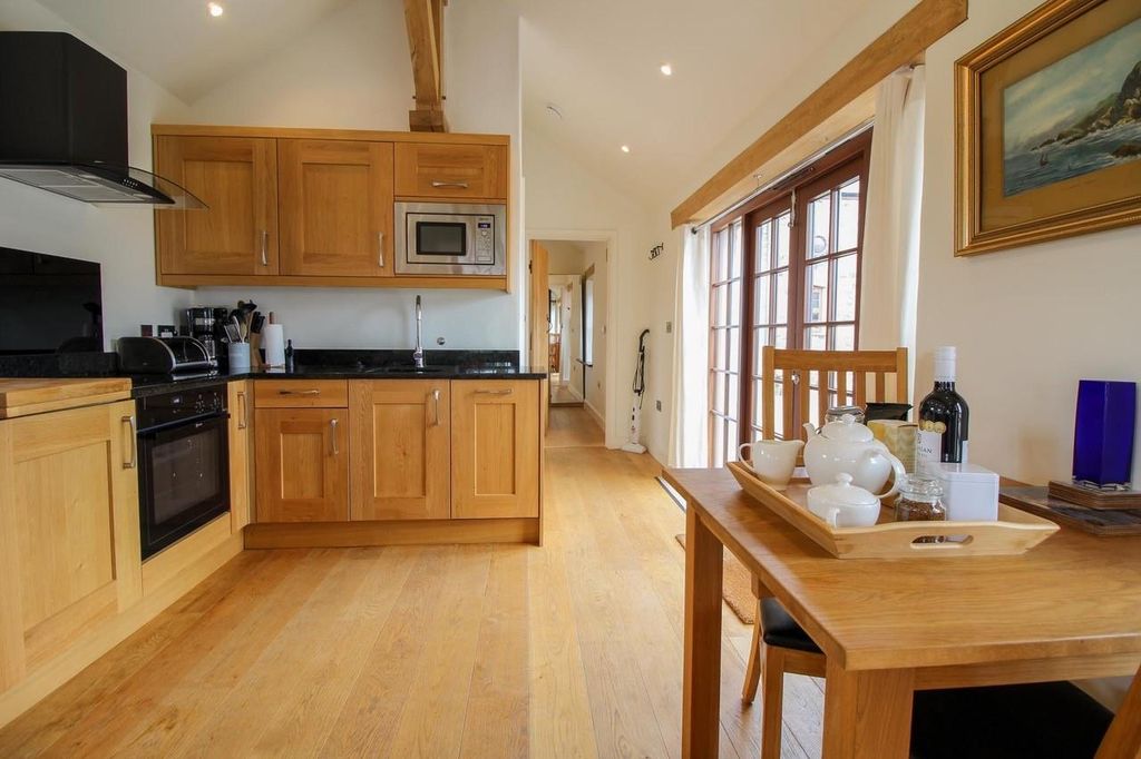 Property photo 2 of 21 Kitchen