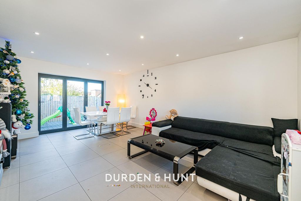 Property photo 2 of 13 Brinkworth-13.Jpg