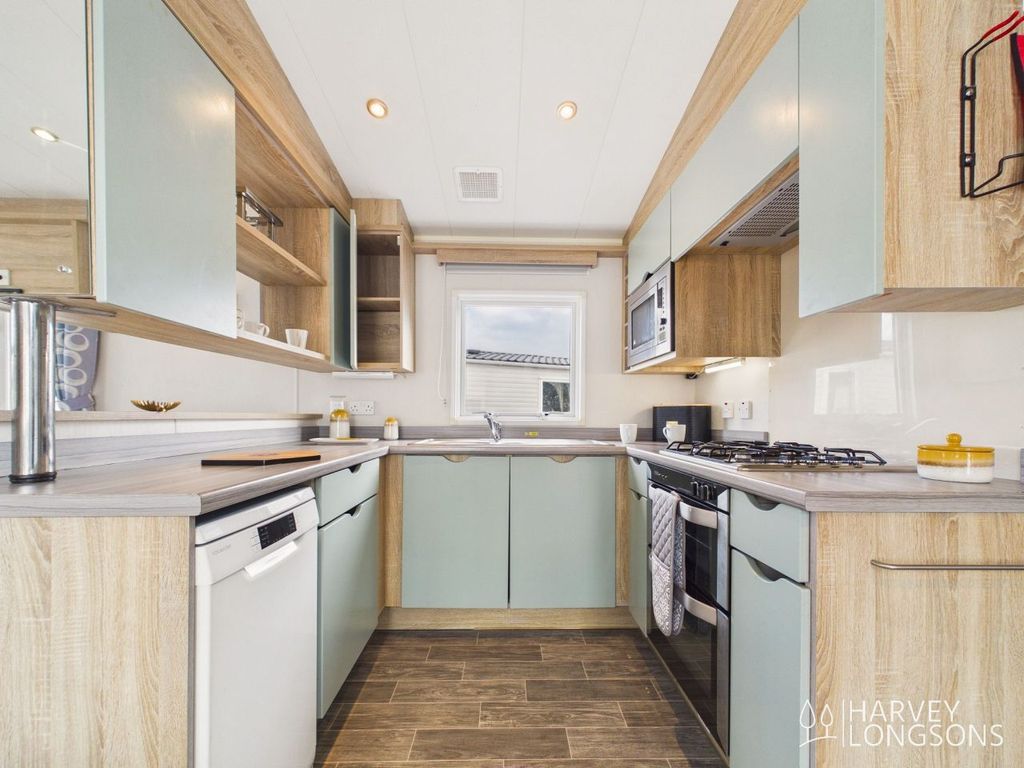 Property photo 2 of 17 Willerby Shoreline Kitchen Bowland Fell Holiday Park