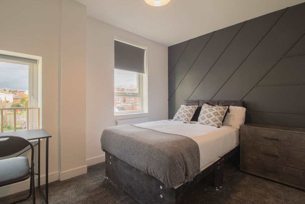 Property photo 2 of 5 Bedroom_ (1) (1)